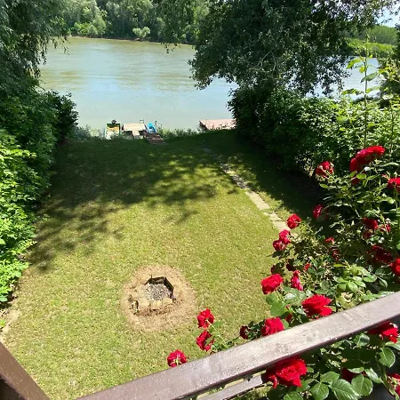 Aqua Bella Apartman